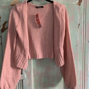 Light pink sweater with wide sleeves